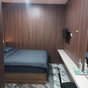 Kamar double standard